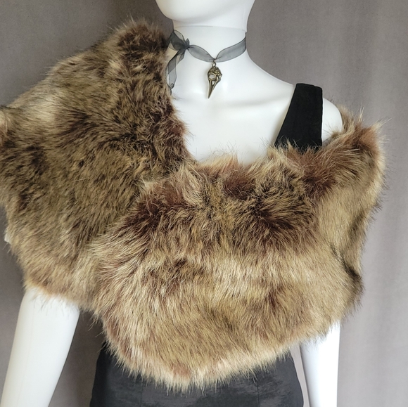 Shoulder cover fur - Picture 5 of 7